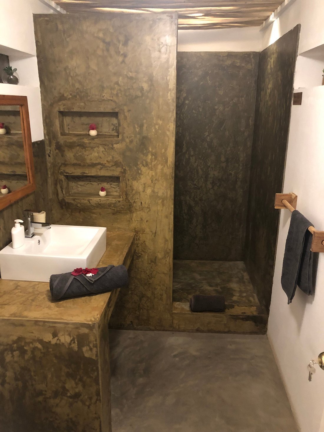 tilak-lodge1
